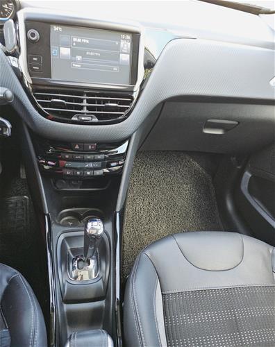 PEUGEOT 2008 1.6 e-HDi Automatic viti 2015