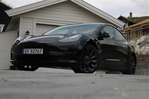 Tesla Model 3 Model 3 Performance AWD solid Black 2023, 535PS