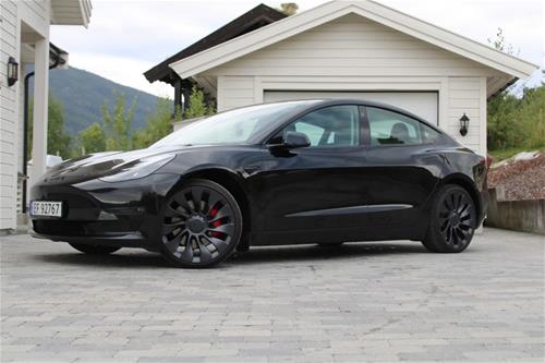 Tesla Model 3 Model 3 Performance AWD solid Black 2023, 535PS