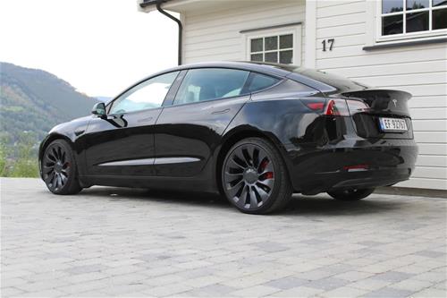 Tesla Model 3 Model 3 Performance AWD solid Black 2023, 535PS