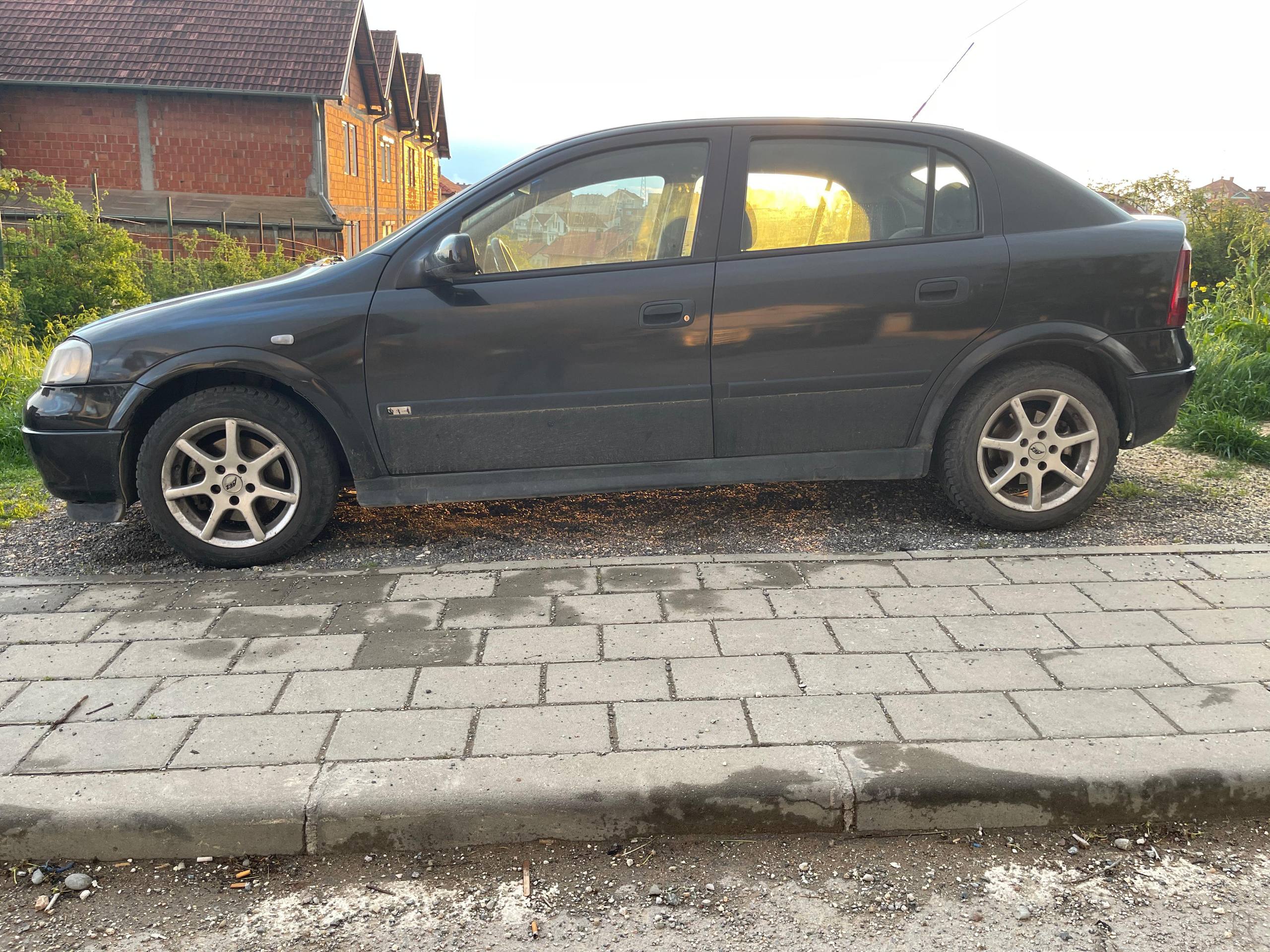 Shitet Vetura Opel Astra G / 2.0 / viti i prodhimit 2000 / RKS