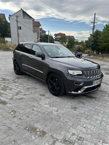 Shes veturen jeep cherokee