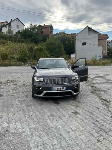 Shes veturen jeep cherokee