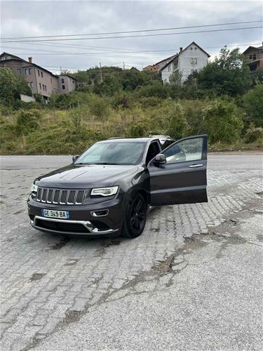 Shes veturen jeep cherokee