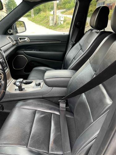 Shes veturen jeep cherokee