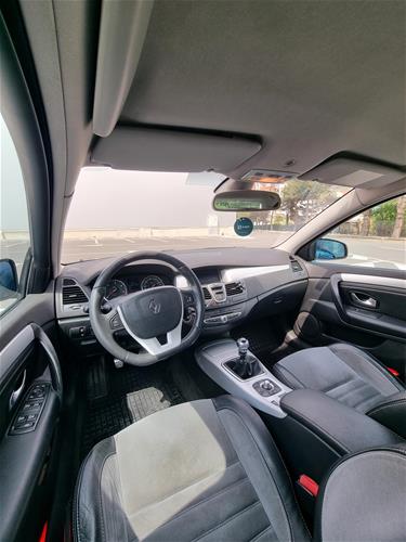 Shes veturen Renault Laguna 3 GT