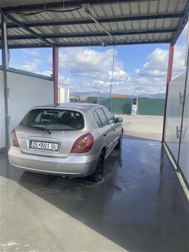 Shes veturen Nissan alamera