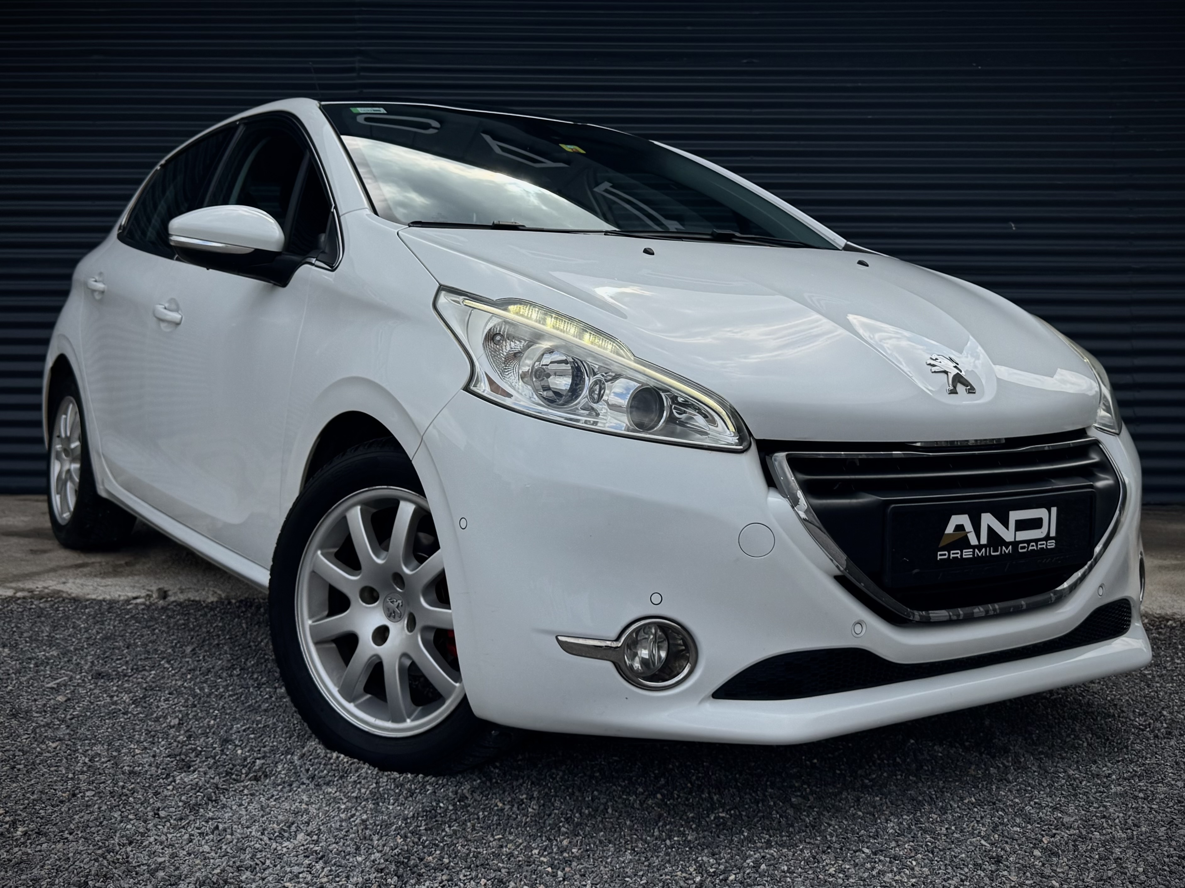 Peugeot 208 1.6 Blue-HDI Automatik 2014