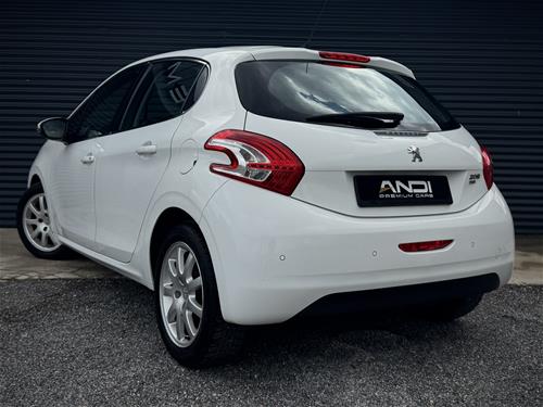 Peugeot 208 1.6 Blue-HDI Automatik 2014