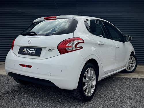 Peugeot 208 1.6 Blue-HDI Automatik 2014