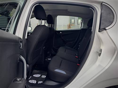 Peugeot 208 1.6 Blue-HDI Automatik 2014