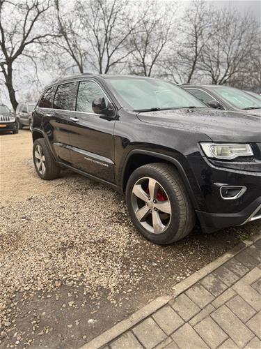 Shes veturen Jeep Grand Cherokee