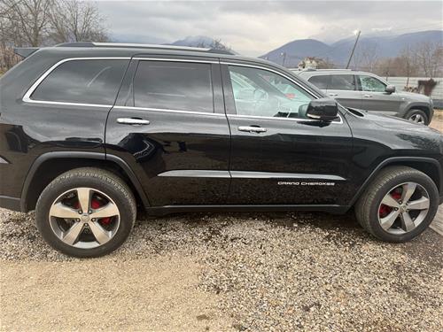 Shes veturen Jeep Grand Cherokee