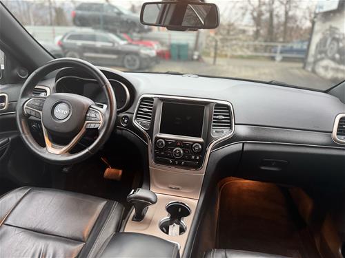 Shes veturen Jeep Grand Cherokee