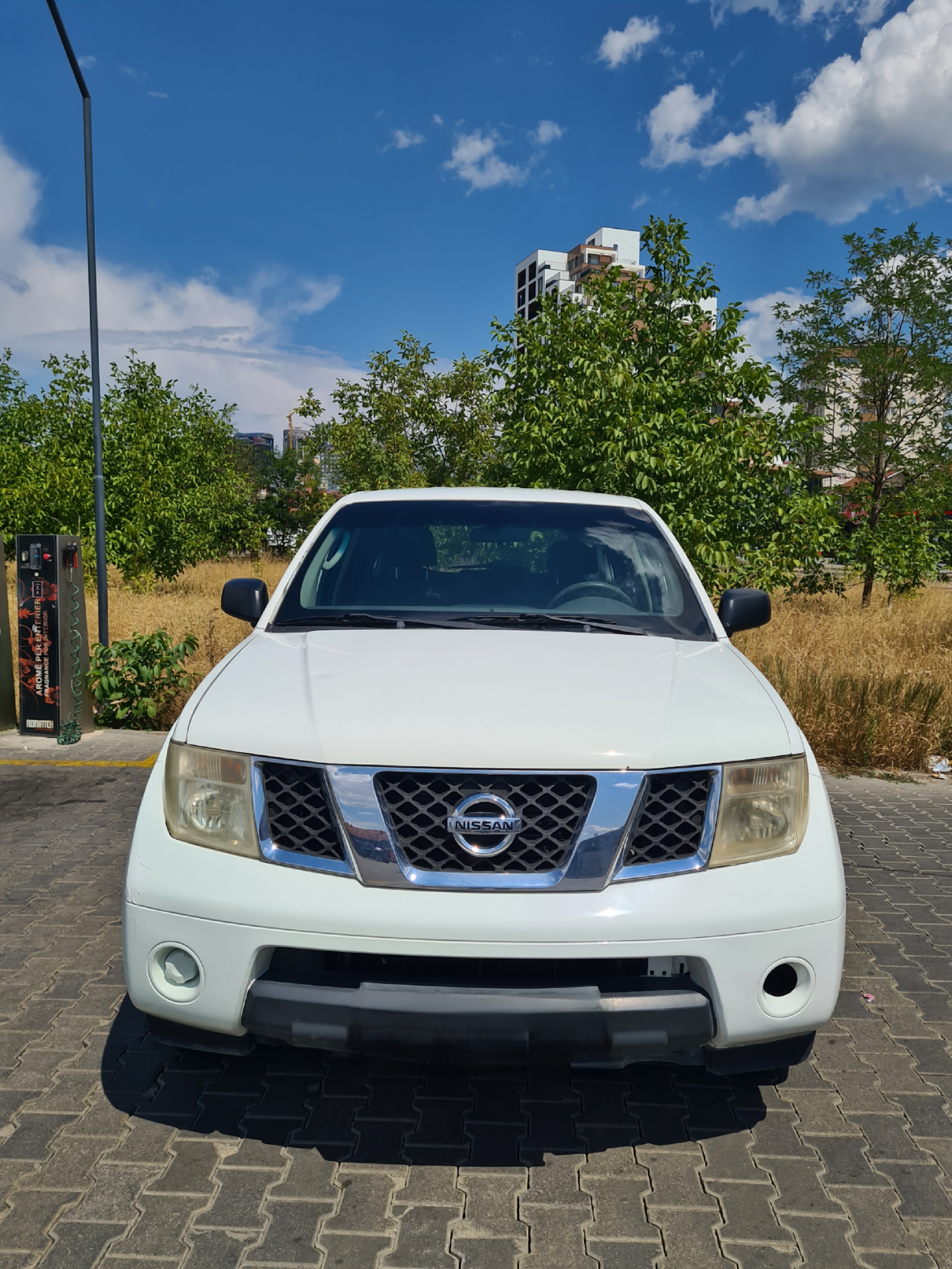 Shitet ose nderrohet Nissan Pathfinder