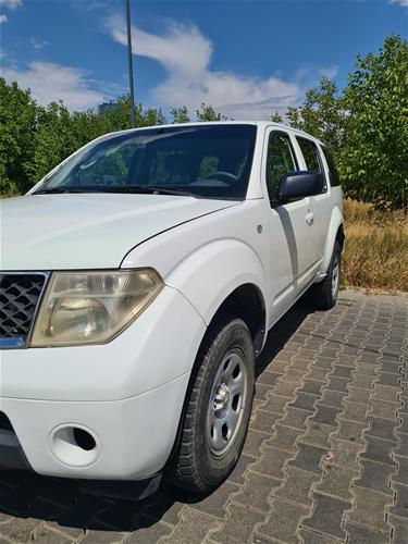 Shitet ose nderrohet Nissan Pathfinder