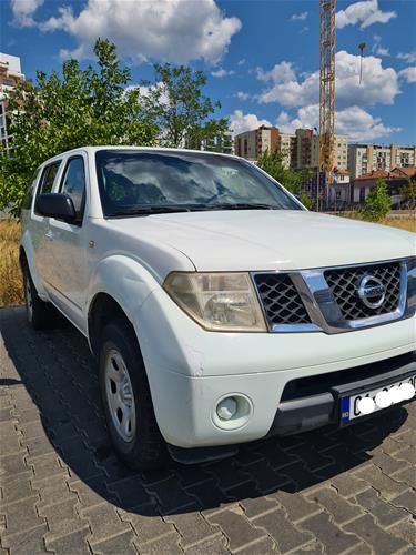 Shitet ose nderrohet Nissan Pathfinder