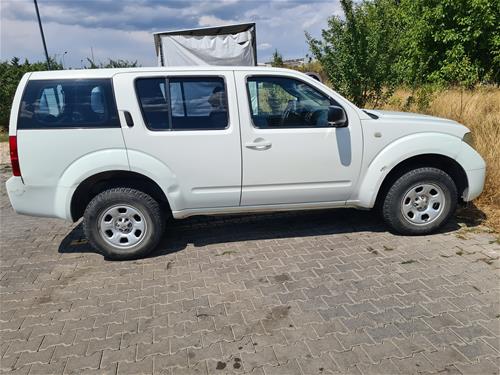 Shitet ose nderrohet Nissan Pathfinder
