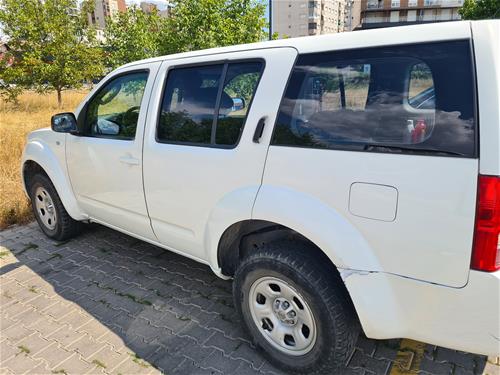 Shitet ose nderrohet Nissan Pathfinder