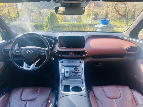 Shes veturën Hyundai Santa Fe 2022