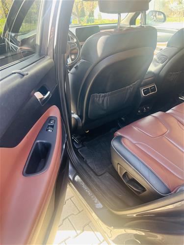 Shes veturën Hyundai Santa Fe 2022